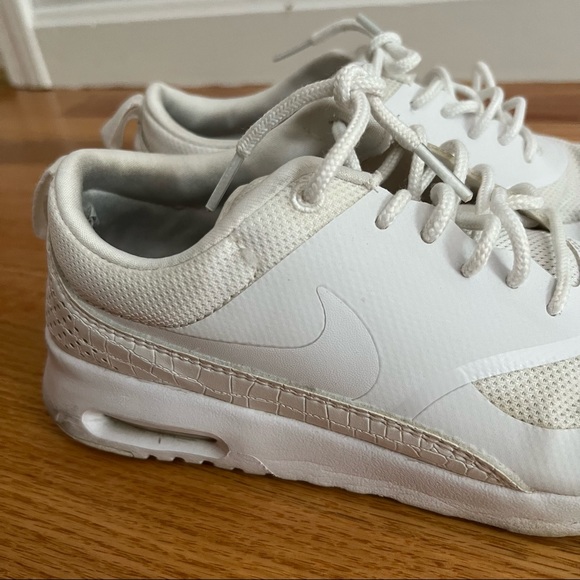 🌸Nike Sneakers Thea - Picture 2 of 10